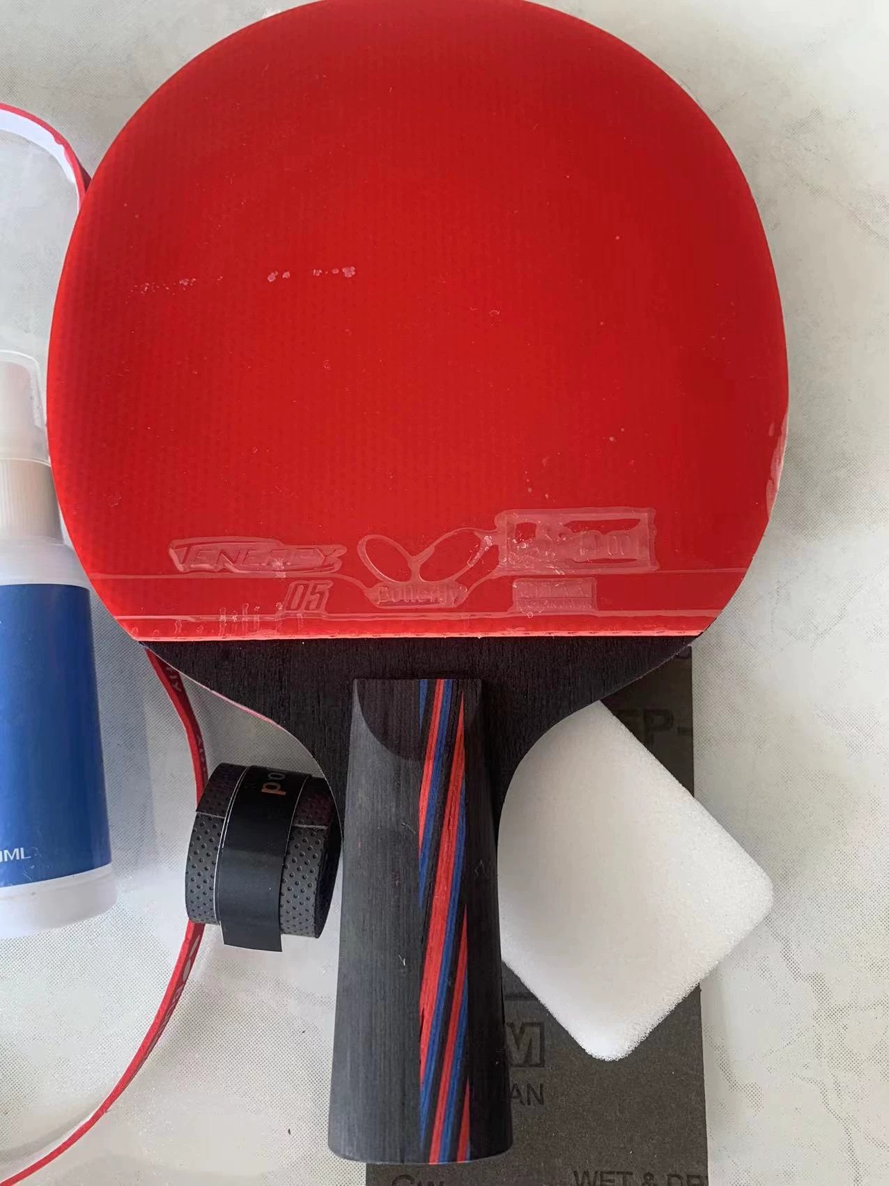 公司运动会订购多了，原价1千多的斯蒂卡纳米碳王九八，比赛专用的乒乓球拍，专业进攻型乒乓球拍，低价转让 运动会定多了，两只，一支横拍，一支直拍，全新的没有用到，低